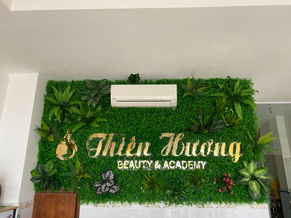 cỏ giả trang trí spa hiện đại