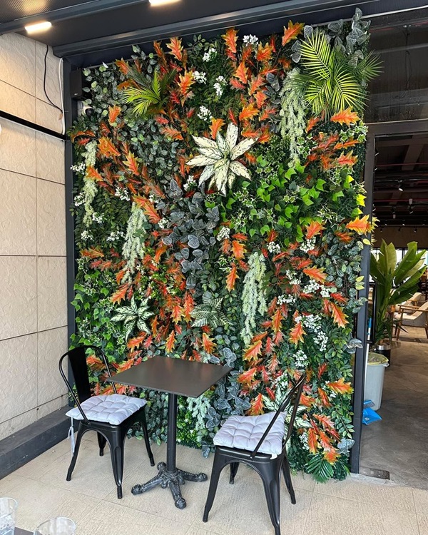 Giá Thi Công Tường Cây Giả Quán Cafe 